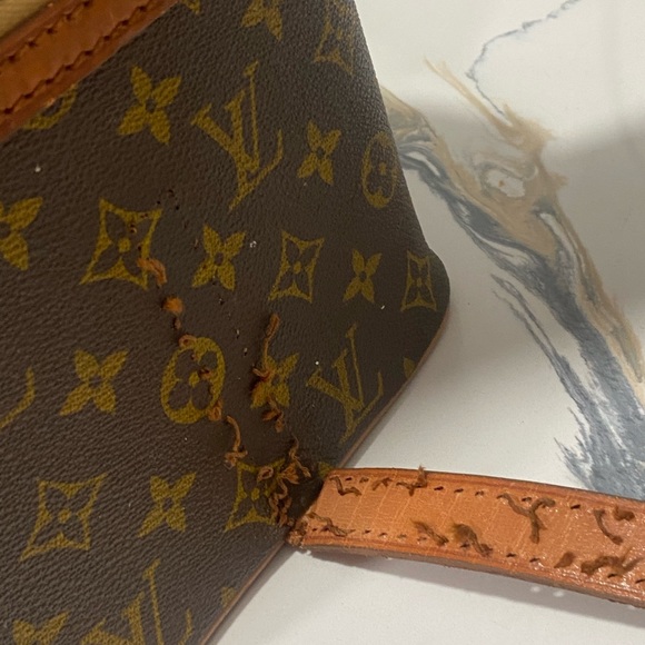 LOUIS VUITTON VINTAGE BEAUTY CASE IN MONOGRAM CANVAS - Picture 4 of 14